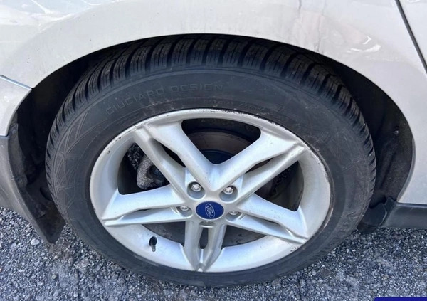Ford Focus cena 34700 przebieg: 158202, rok produkcji 2018 z Wieliczka małe 742